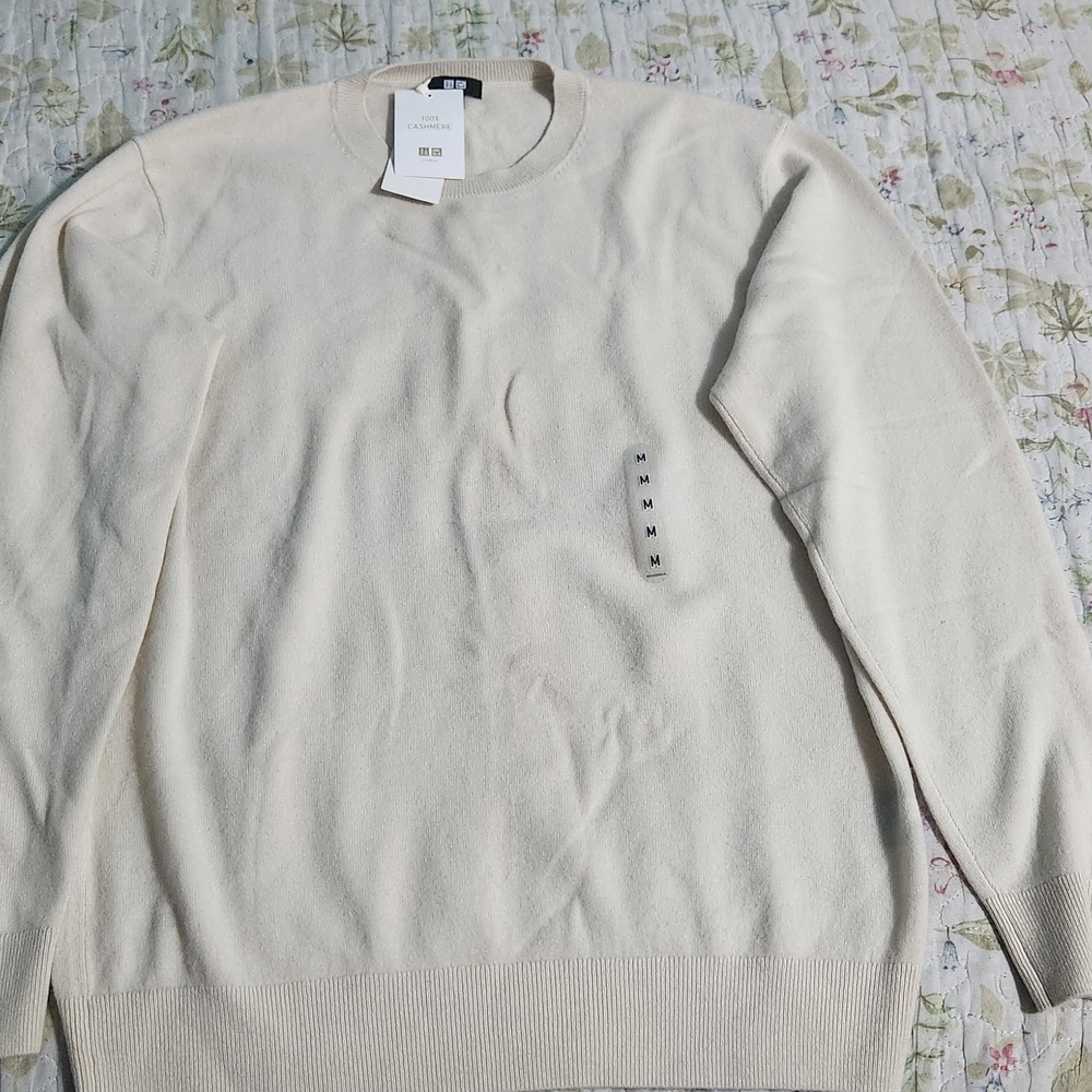 Uniqlo Cream Crewneck Sweater Soft Knit Casual